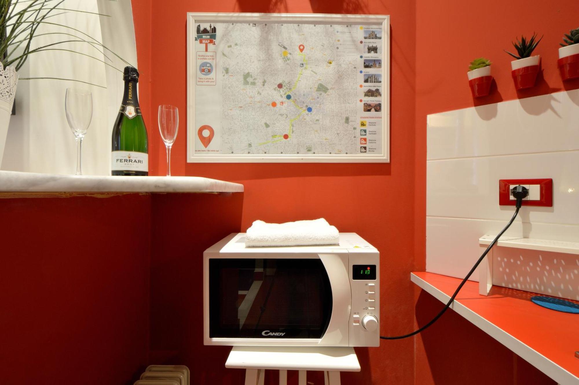 Bellissimo Mini Deluxe Di Design E A Tema Inghiterra - Potente Wi-fi Ottimo Il Collegamento Con Aeroporto Di Malpensa E Rho Fiera, Vicino A 3 Linee Metropolitane *